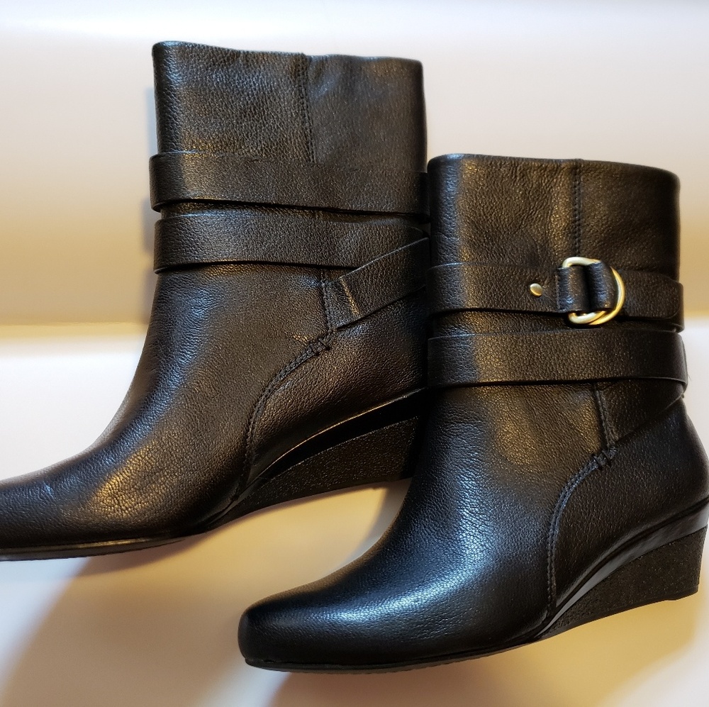 *NEW* Circa Joan & David Booties Size 6